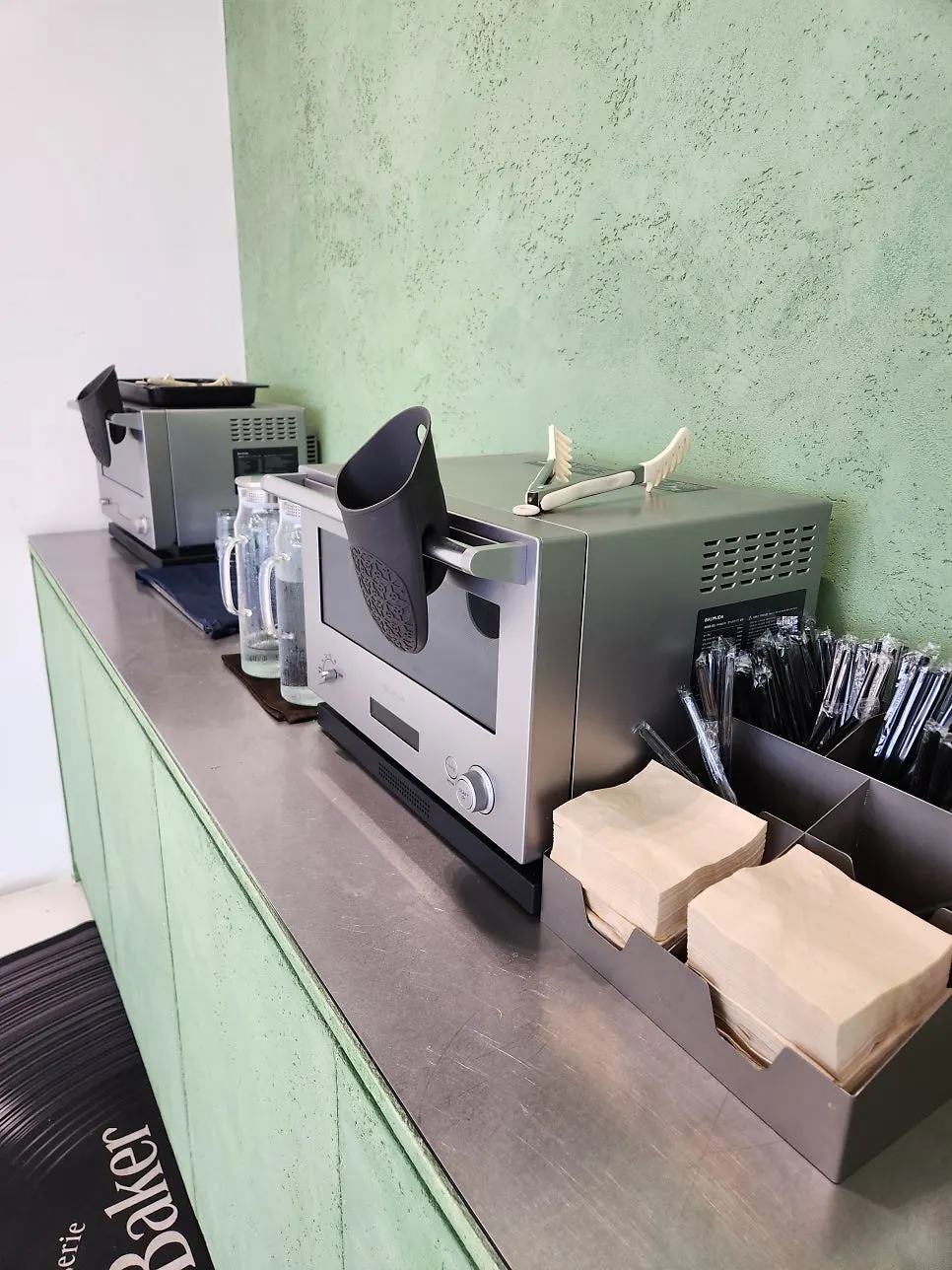 The oven/microwave area for warming bread