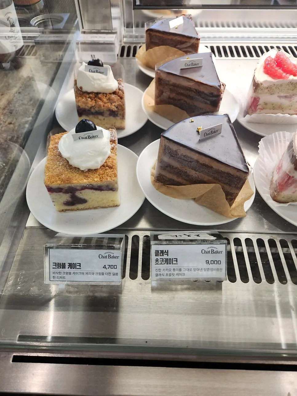 Giant soufflé castella and cakes on display