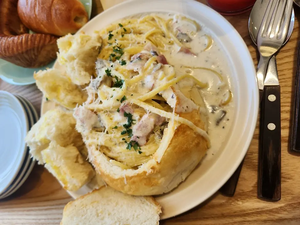 Chat Baker's panne bacon cream pasta