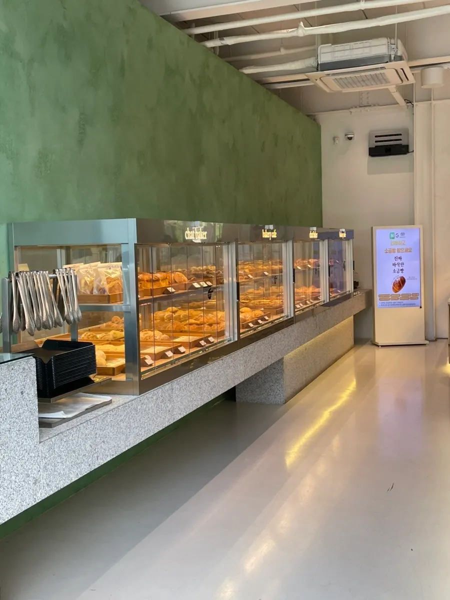 Chat Baker's bakery display area