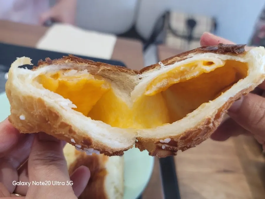 Cheddar cheese rice salt bread filled with cheese