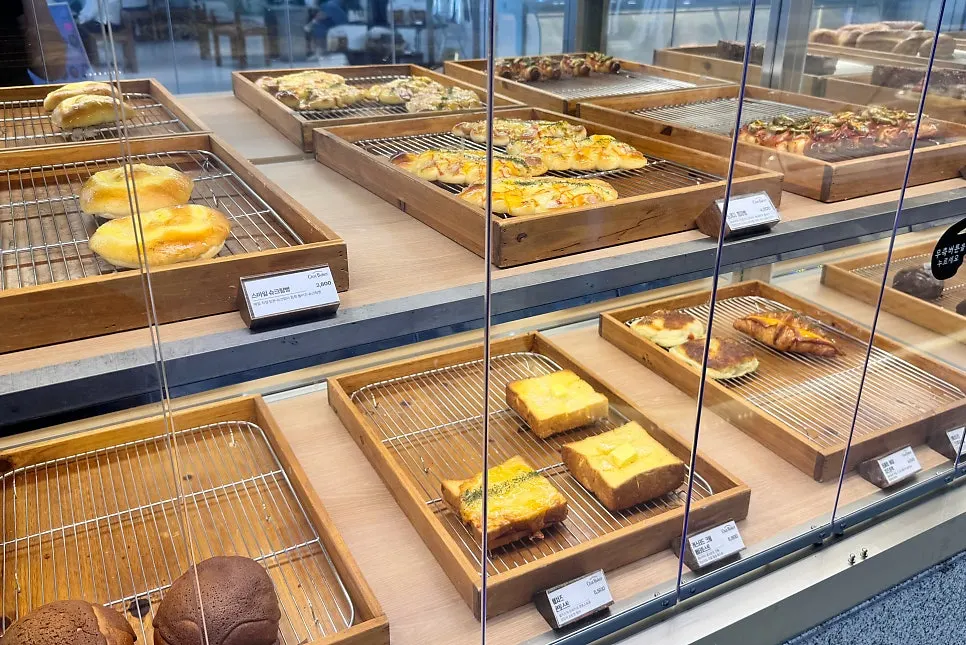 오후 2시 챗 베이커 빵 코너 진열 상황