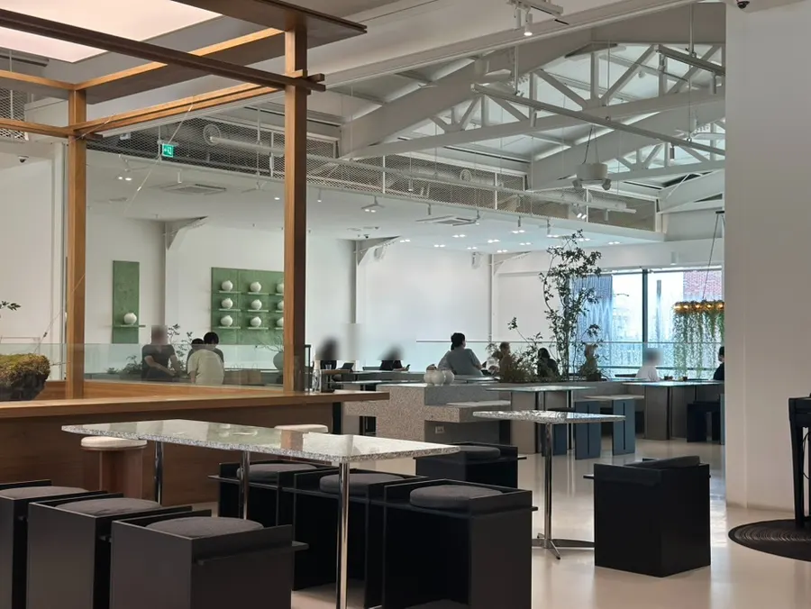 Second-floor table layout good for group gatherings