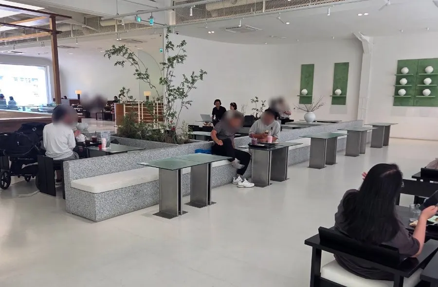 챗 베이커 2층 좌석 전경
