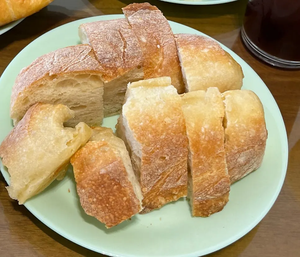 치즈가 눌려 구워진 토마토 치즈 바질 호떡