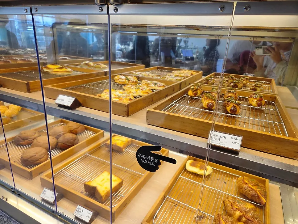 Chat Baker's bakery display case