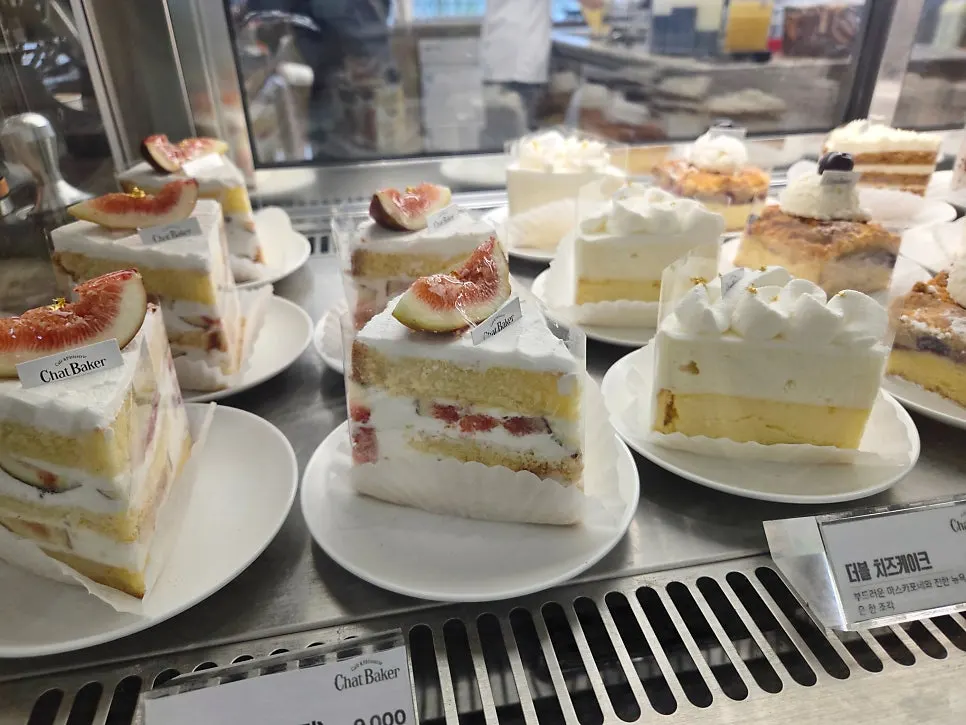 Chat Baker's slice cake display
