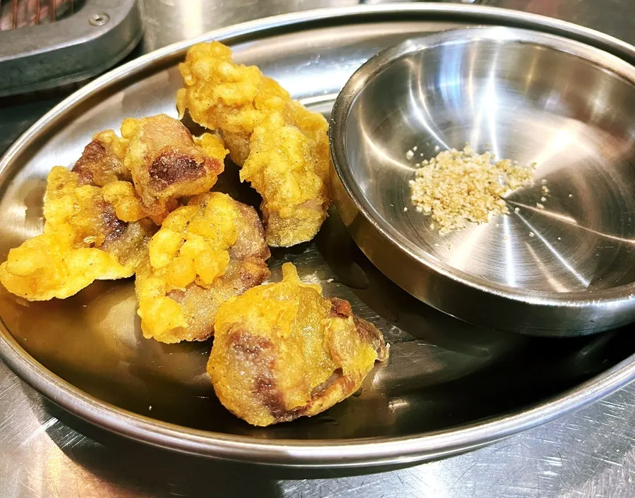 서비스로 나온 닭똥집 구이