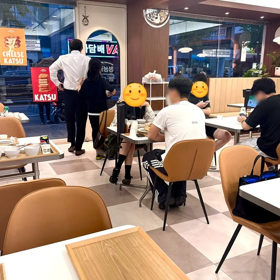 Table seating area at Jeongseong Katsu Chuncheon Hyoja Branch