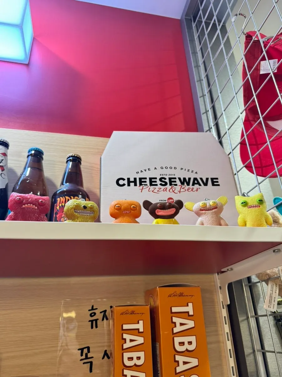 금요일 저녁 절반쯤 찬 매장 풍경