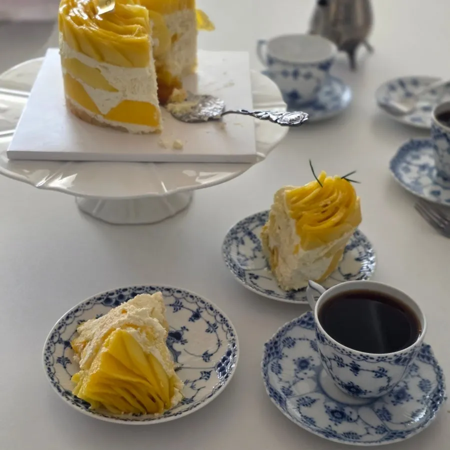 Cross-section of Chef Cho's real mango rose cake