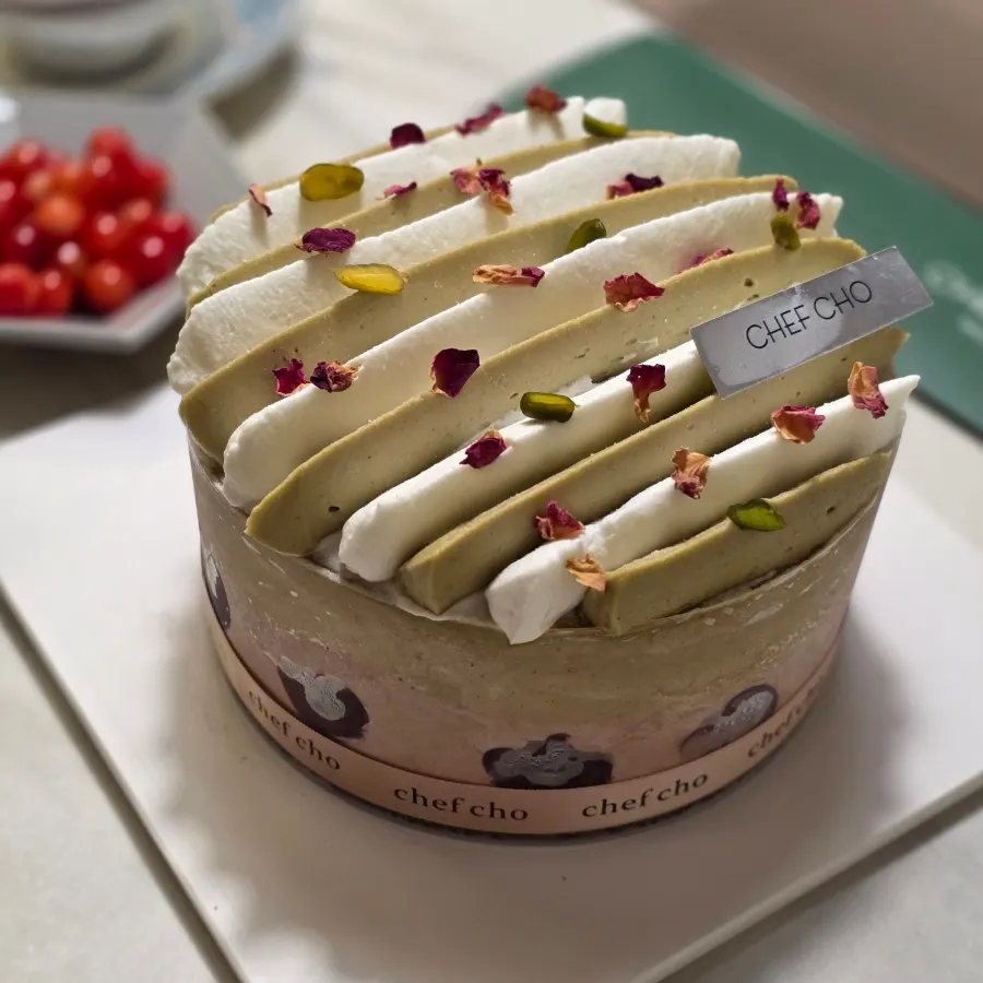 Pistachio cake decorated with pistachios and dried roses