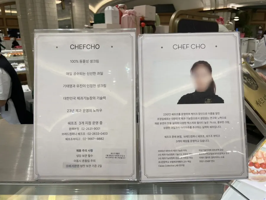 과일 토핑이 올라간 케이크 클로즈업