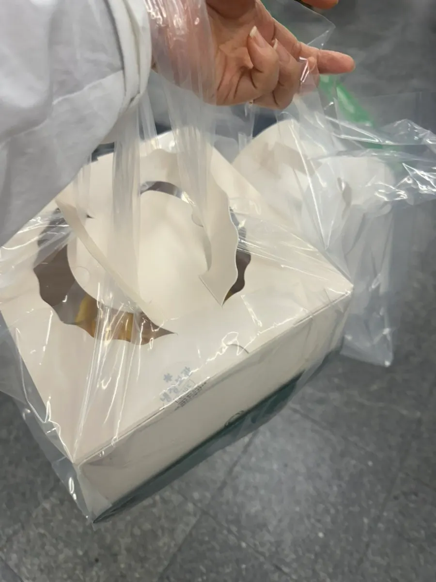Chef Cho cake box packed with an ice pack