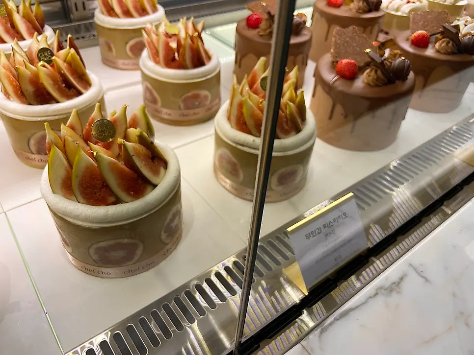 Mini-sized fig pistachio cake