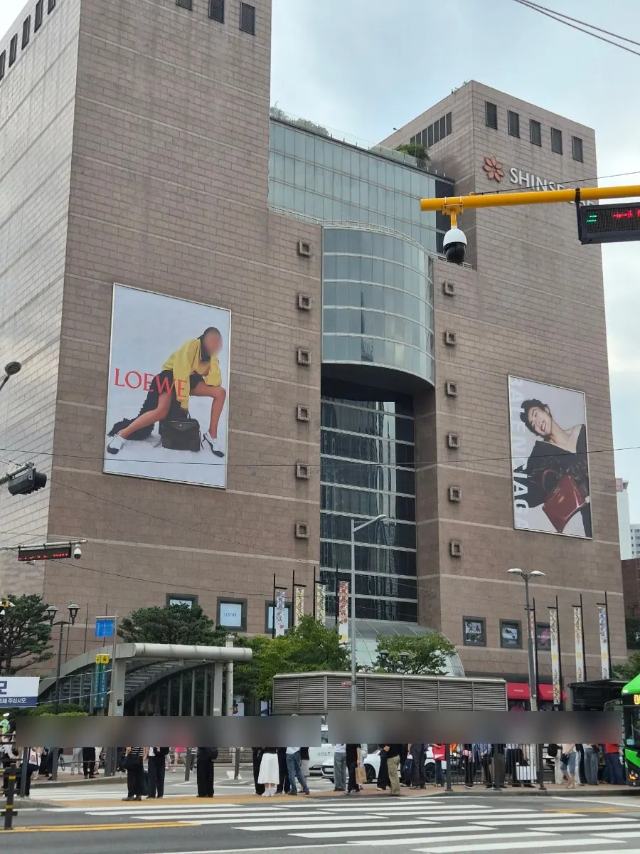 고속터미널역과 연결된 신세계백화점 강남점 통로