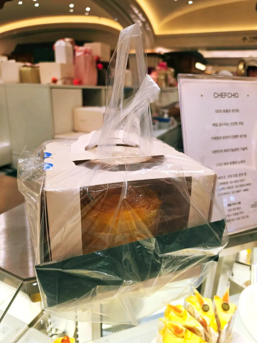 Chef Cho cake box packed with an ice pack