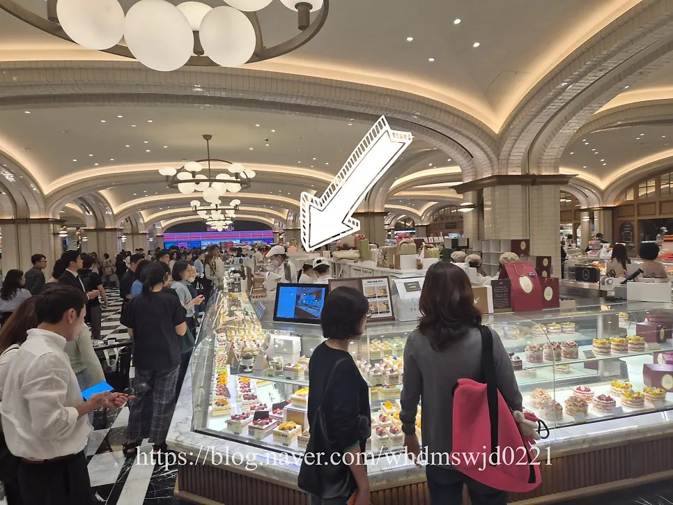 View near the entrance of Chef Cho Shinsegae Department Store Gangnam