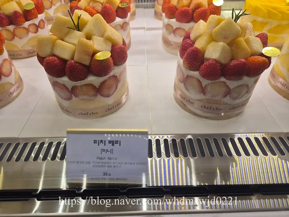 Chef Cho fruit cream cakes arranged in the showcase