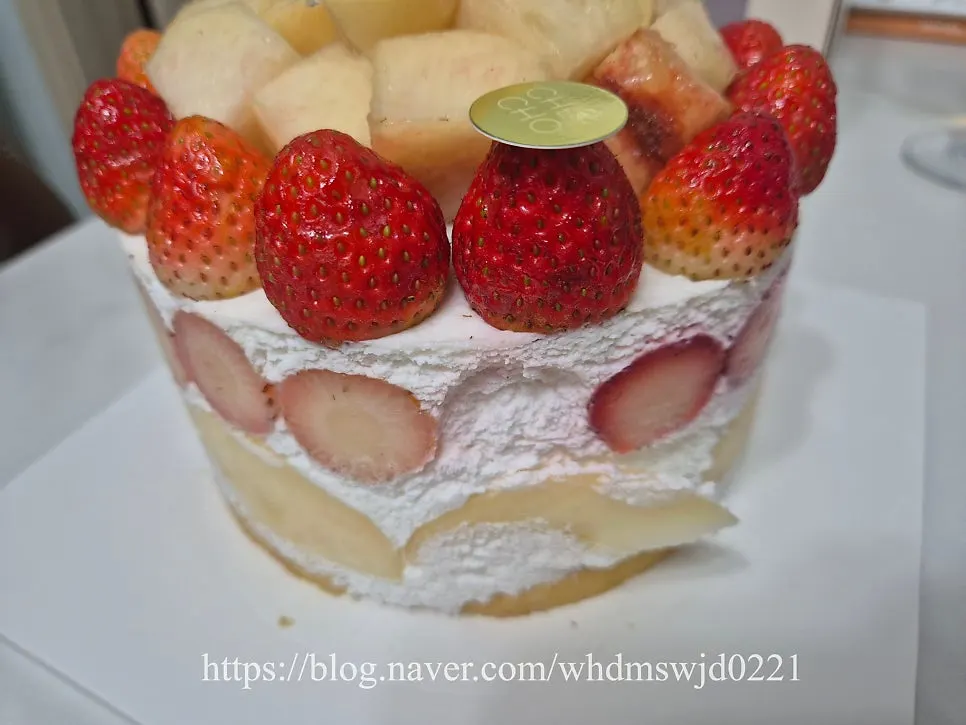 Side view of the Peach Berry cake before removing the peaches