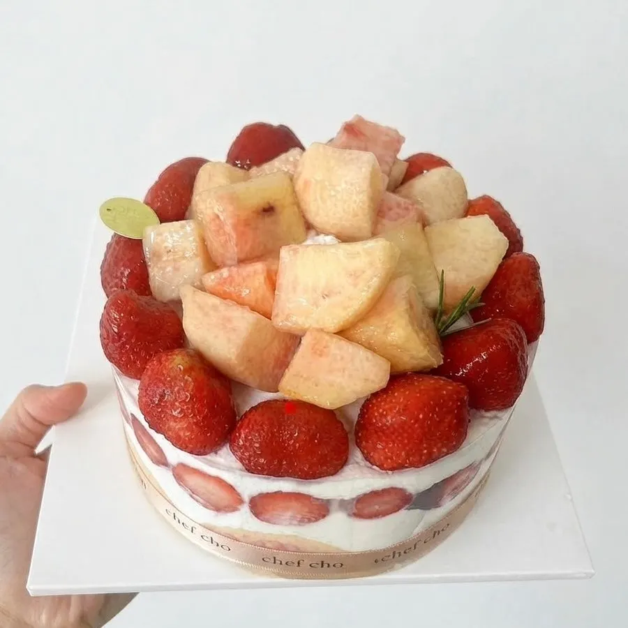 Peach Berry cake topped with strawberries and peaches