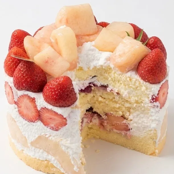 Close-up of strawberries and peaches on the Peach Berry cake