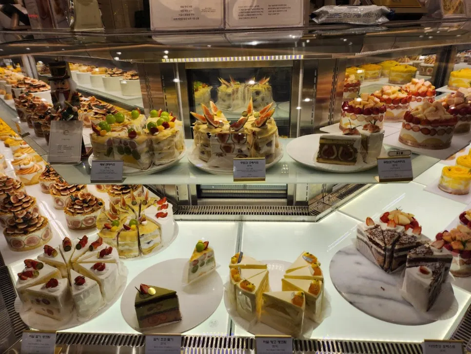 Chef Cho fruit cake showcase