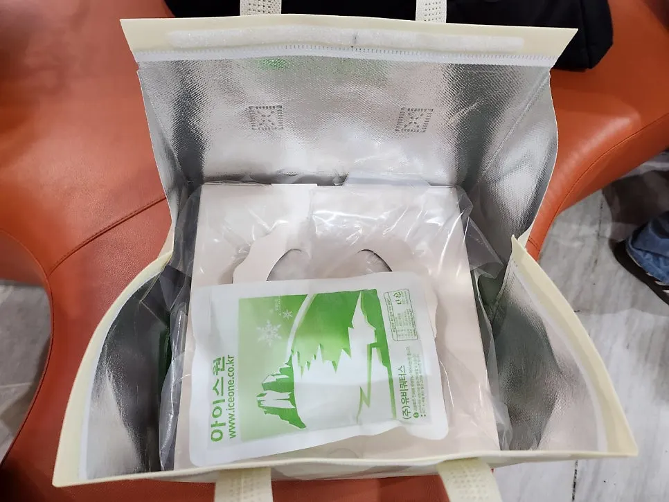 Cake in a cooler bag for a long drive