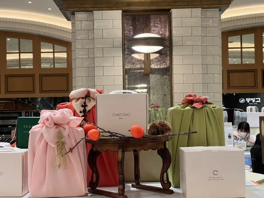 Chef Cho cake packaged as a Chuseok gift