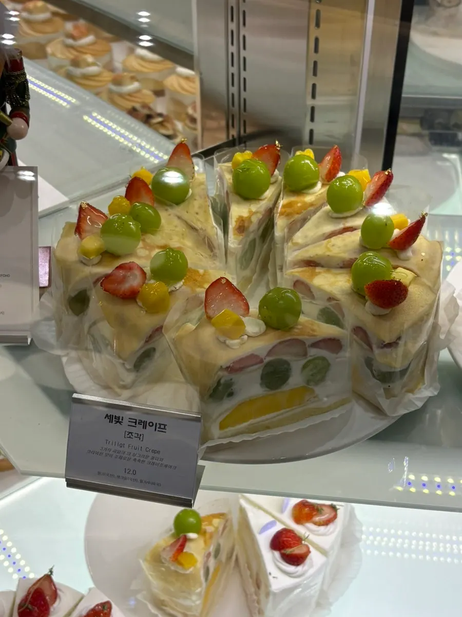 Chef Cho slice cake display case