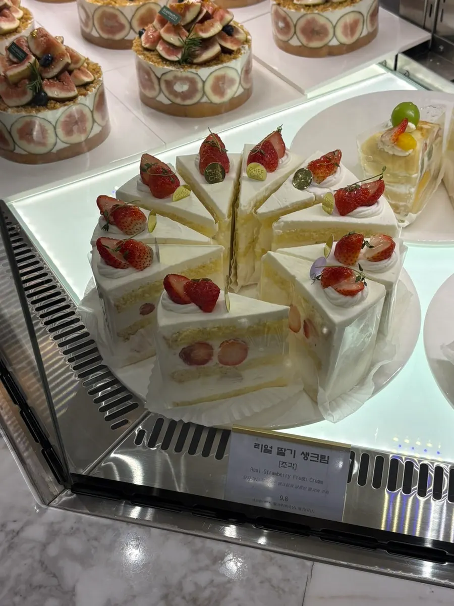 Chef Cho Strawberry Cream slice cake