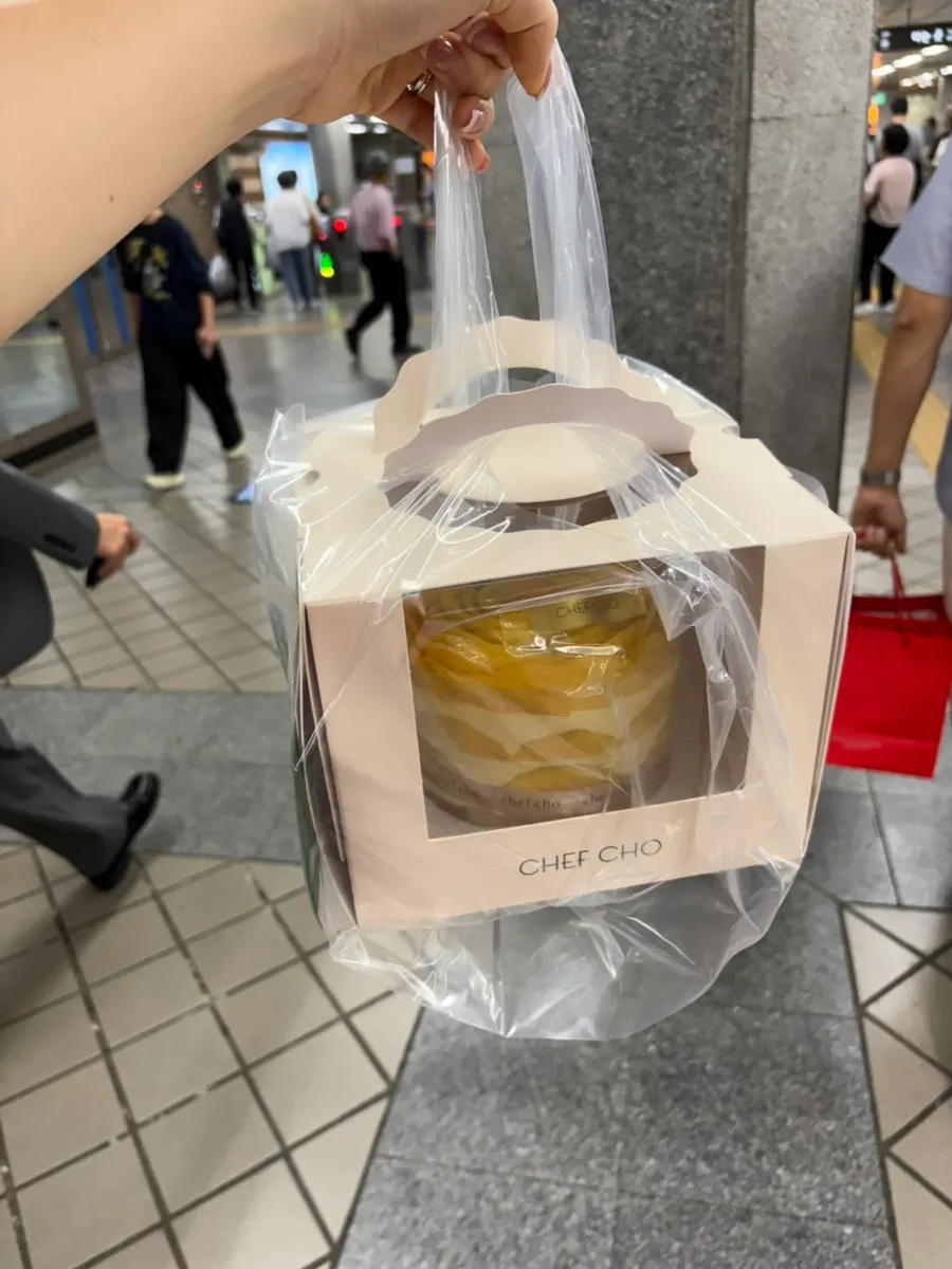 Chef Cho cake box packed with an ice pack