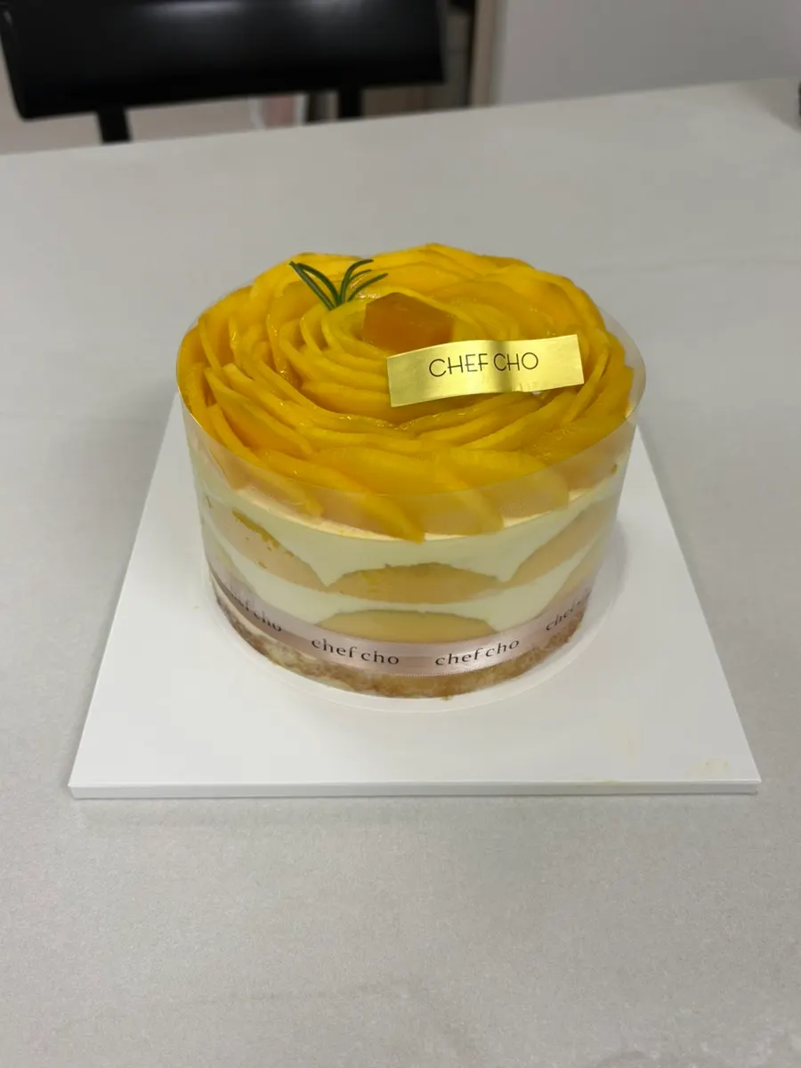 Chef Cho Real Mango Rose No.1 cake unboxed at home