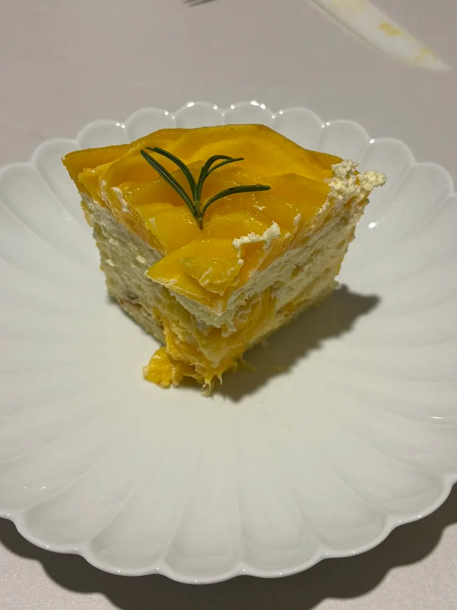 Close-up of the cake cross-section packed with fresh mango