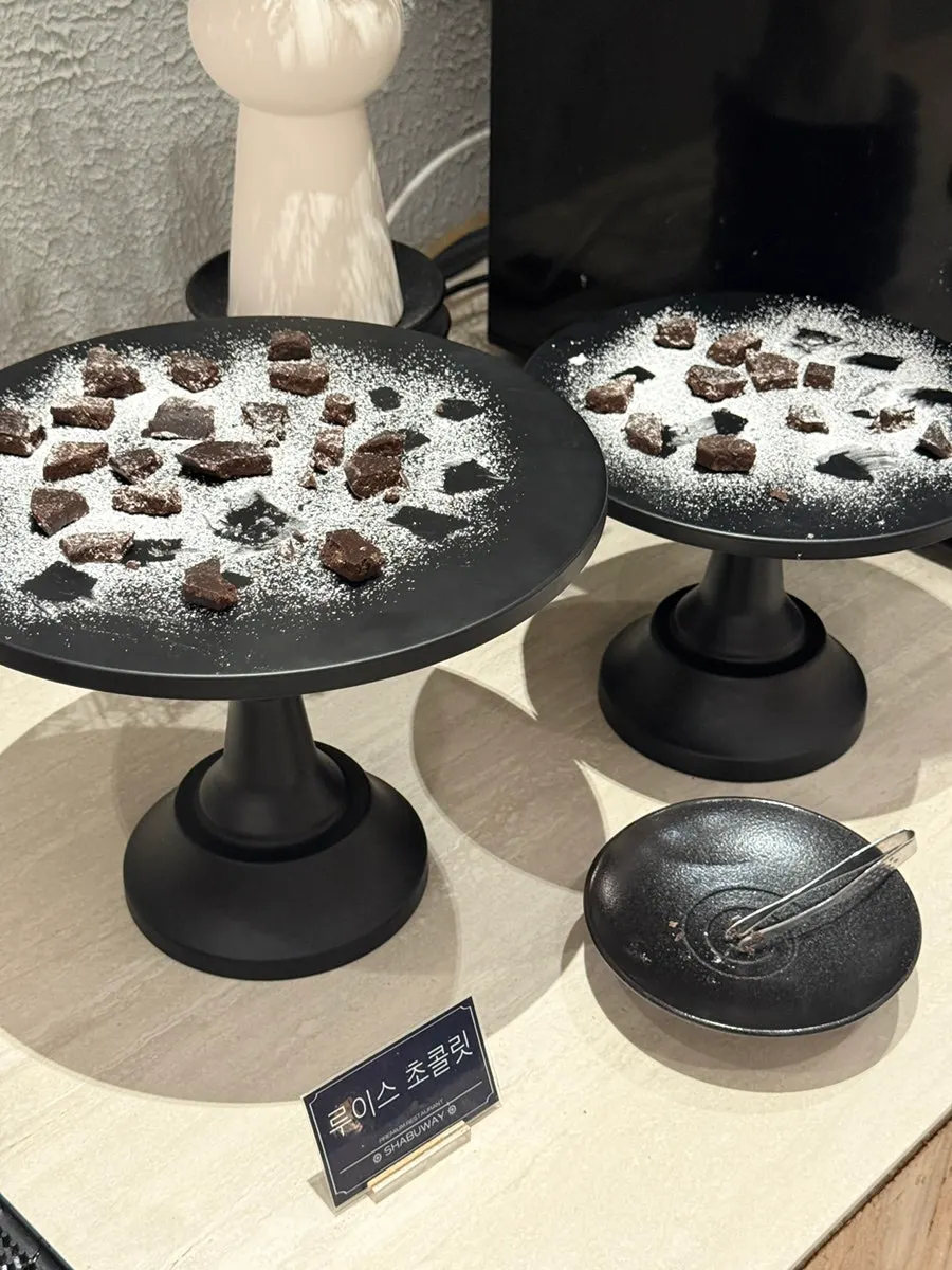 남은 육수에 밥과 계란을 넣어 끓인 죽