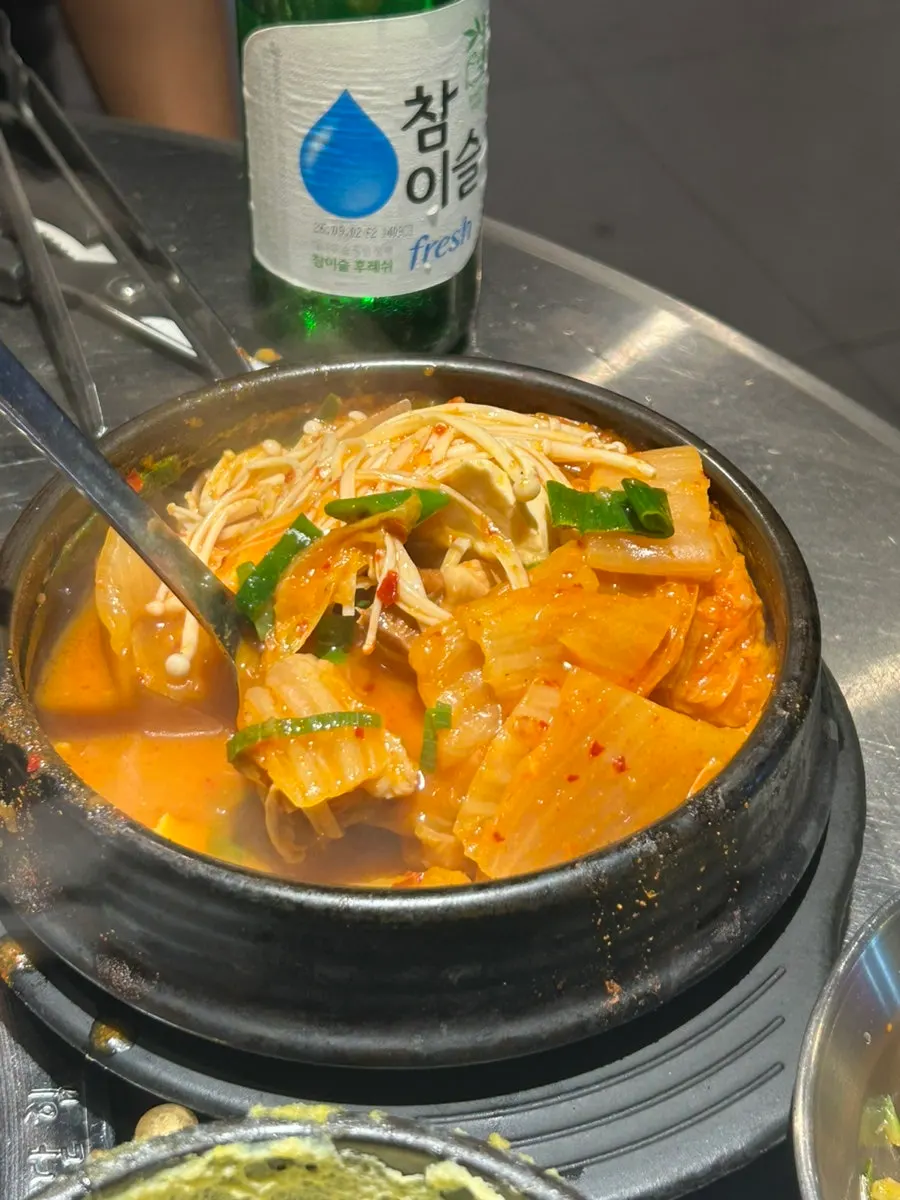 구이용 야채를 곁들인 식사