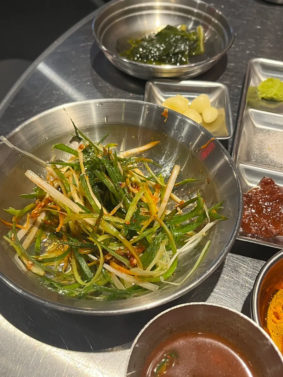 예약석에 미리 세팅된 반찬