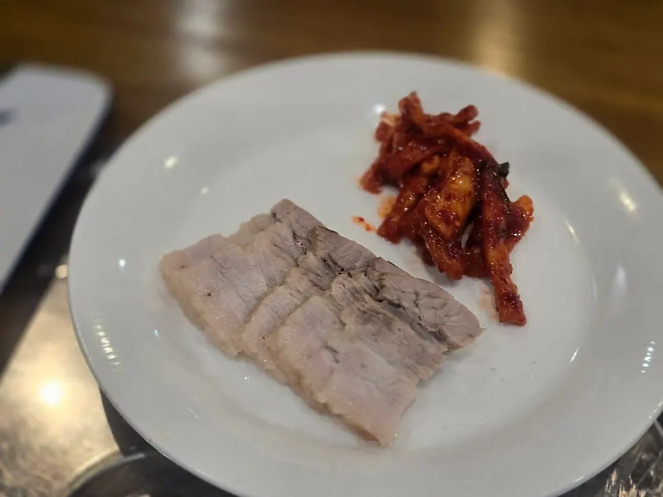 수육과 무말랭이 기본찬