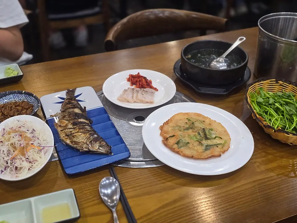 부침개가 포함된 기본 상차림