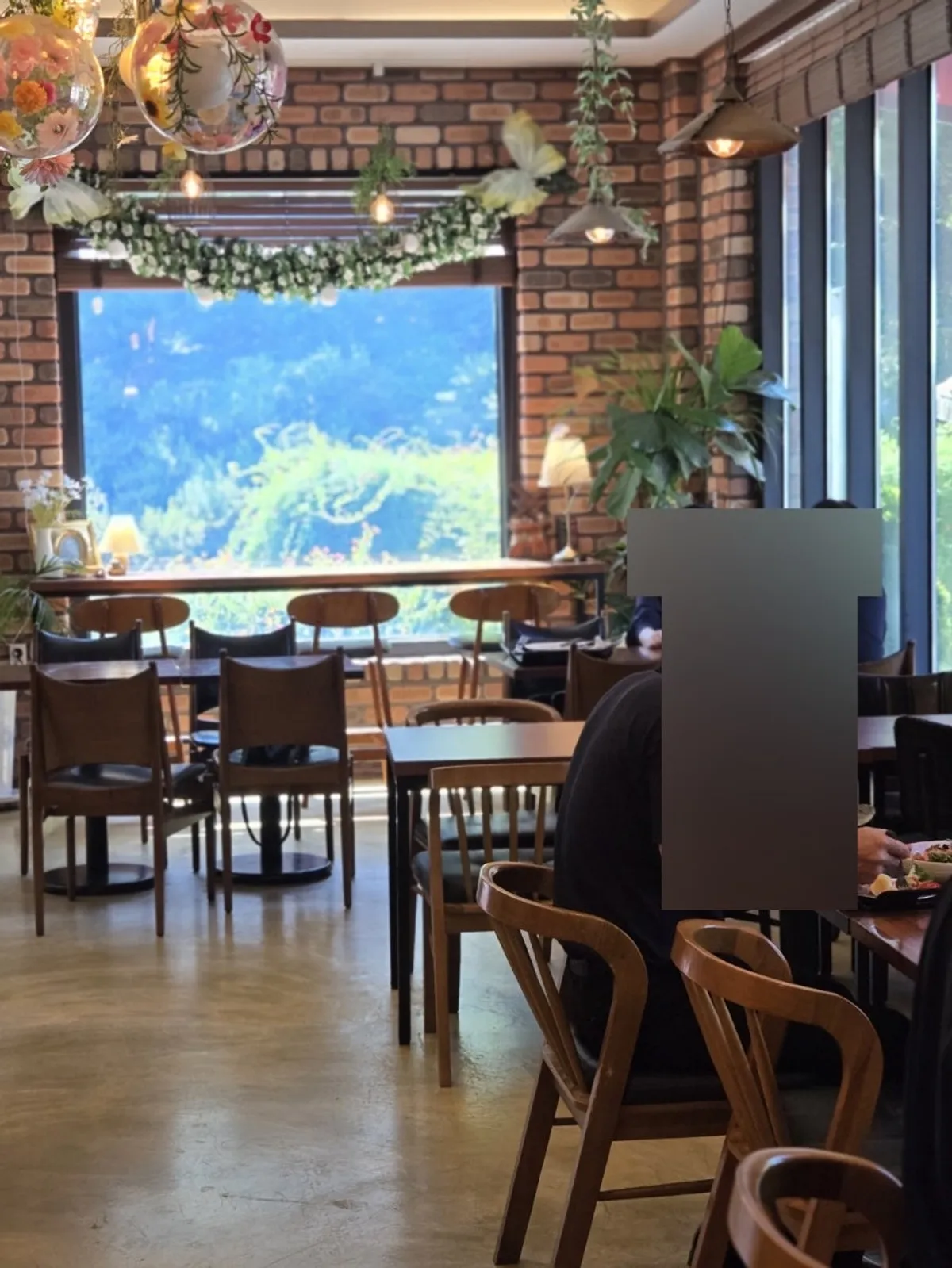 Cozy main-building table seating