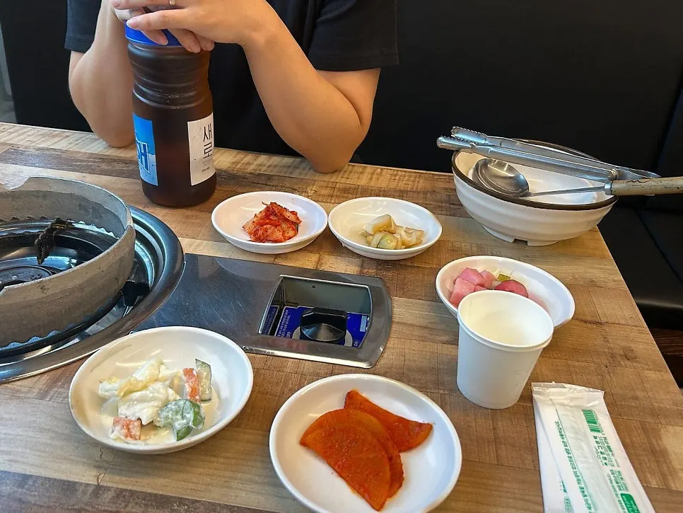 Side-dish self-service bar inside the restaurant