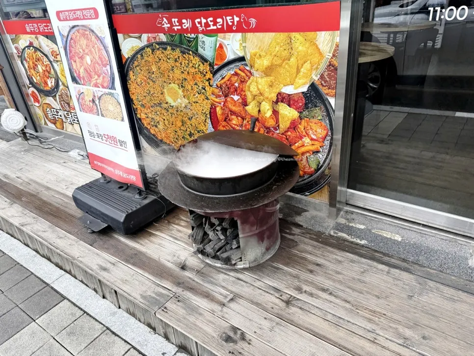 Entrance to the dakdoritang restaurant with a large cauldron
