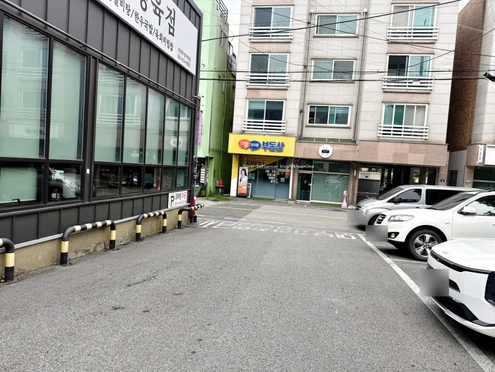 Dedicated parking lot behind the restaurant