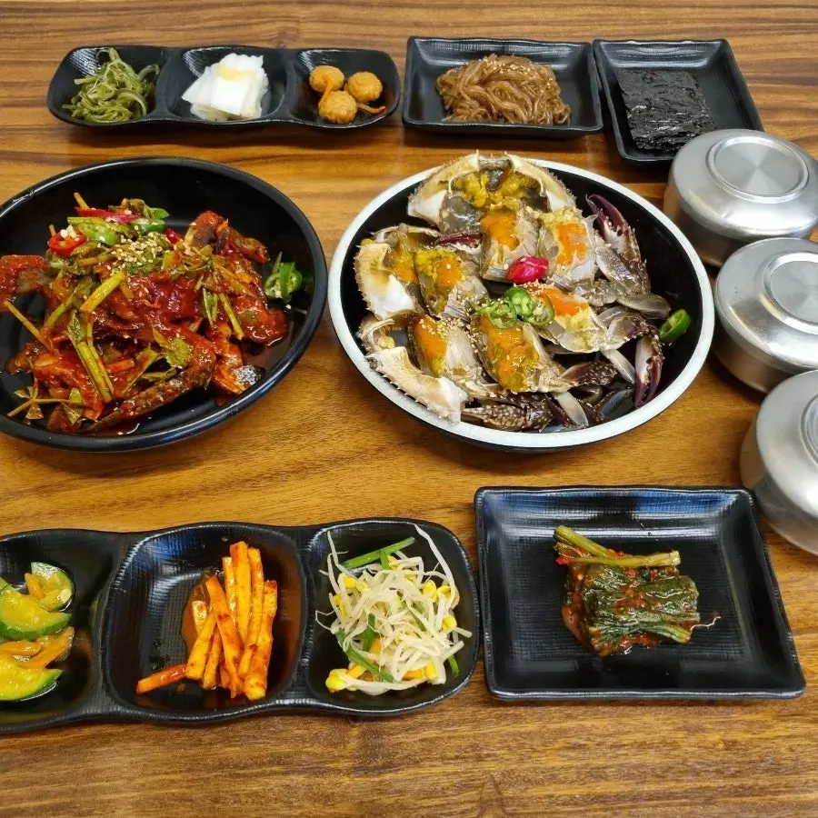 정식에 포함된 반찬과 밥