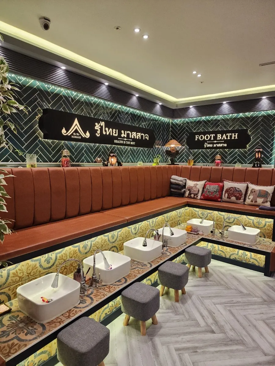 Area for complimentary tea drinks