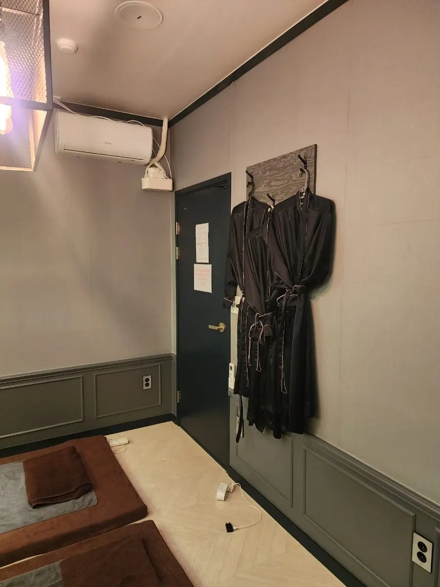 Private single room and couples treatment room