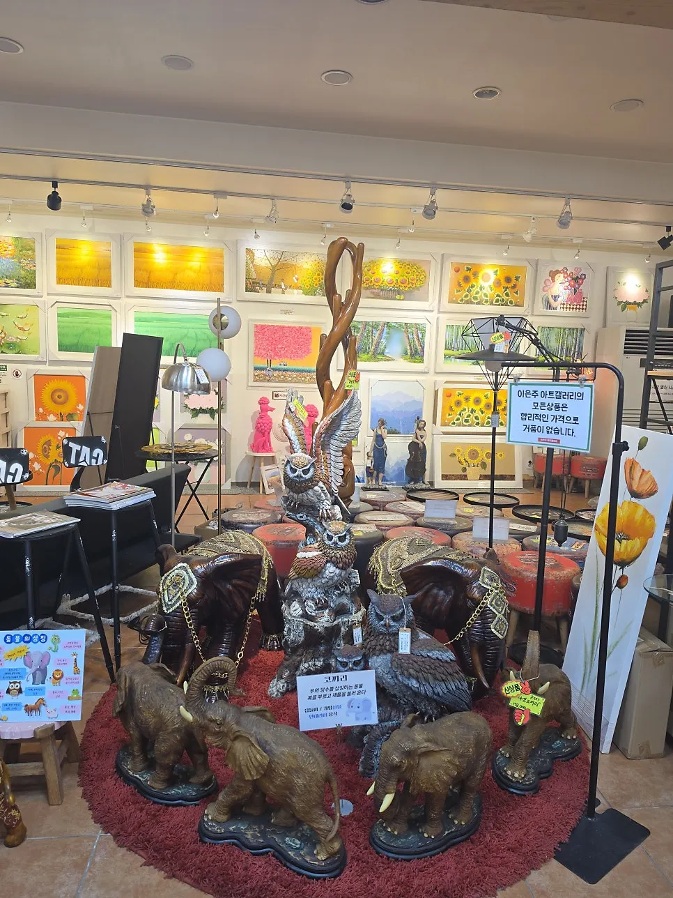 An artwork display corner inside the Cheonan décor shop