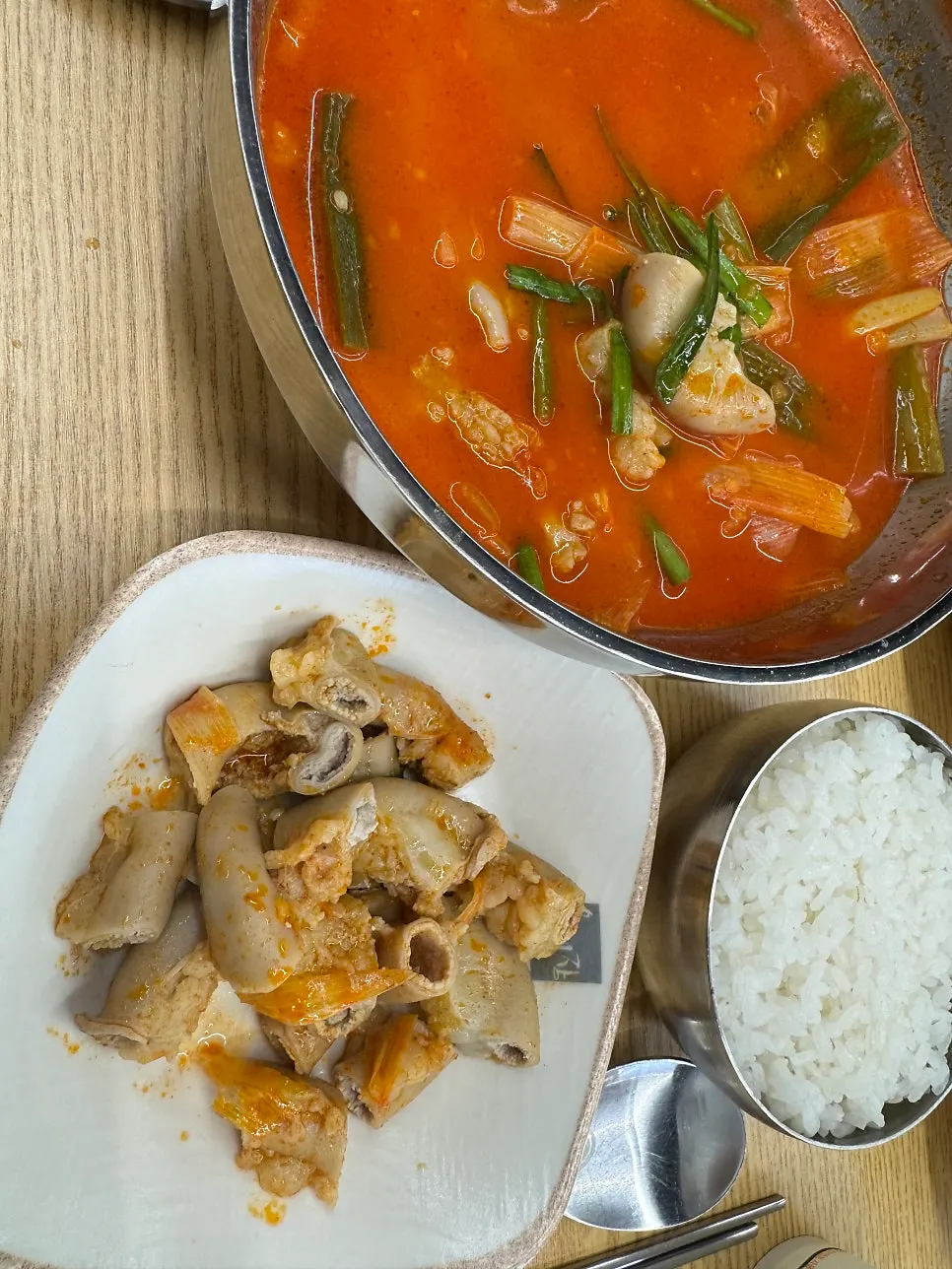얼큰한 옛날전통육개장 한 그릇