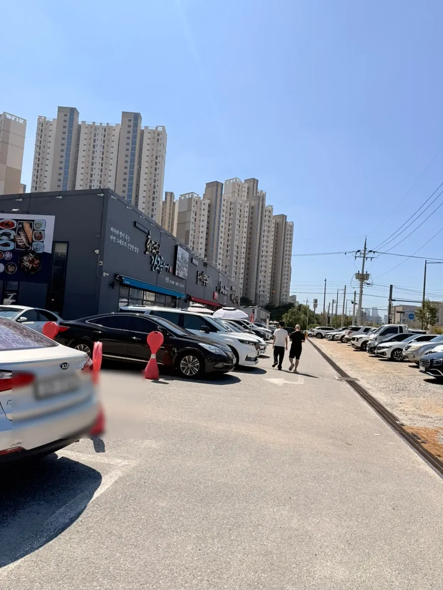 Parking spaces at Yukdaejang Cheonan Baekseok Branch