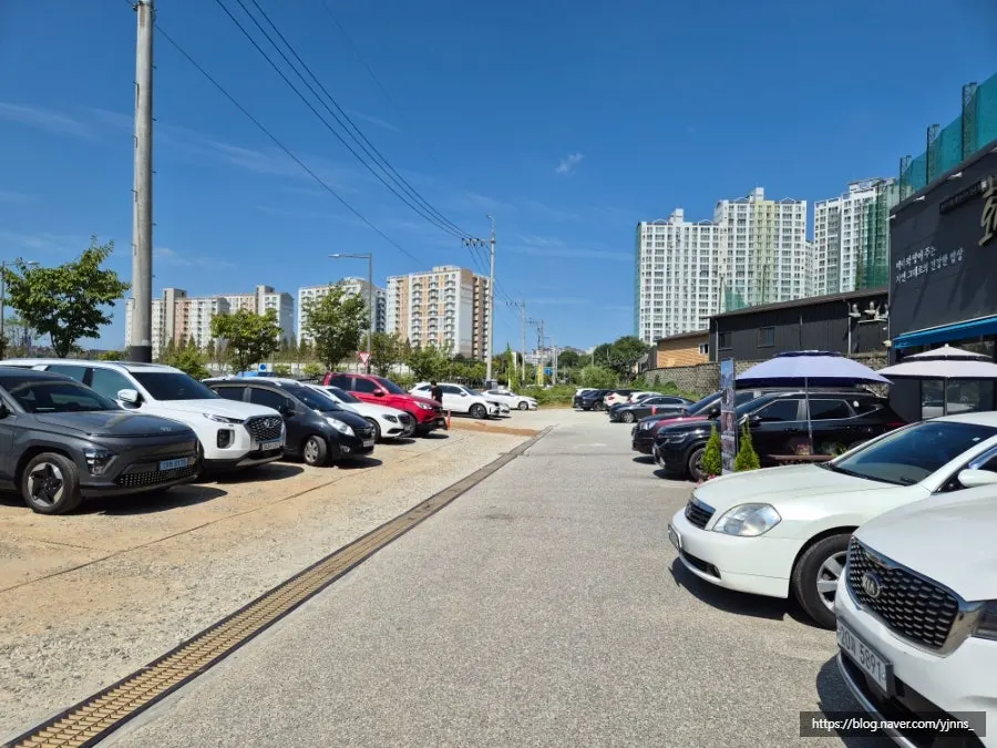 Dedicated parking lot in front of Yukdaejang Cheonan Baekseok Branch